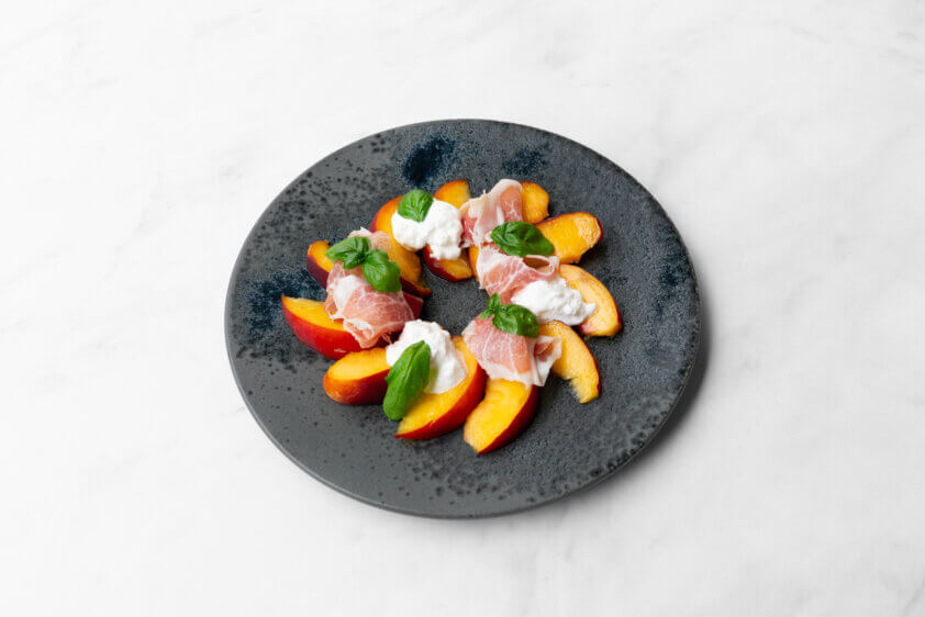 Pfirsich Burrata Culatello Salat
